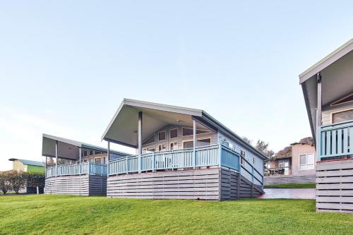 2 bedrooms, 5 beds