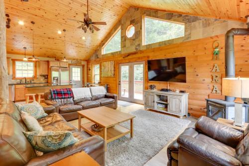 Rustic Cabin with Hot Tub - 7 Miles to Hocking Hills - image 8