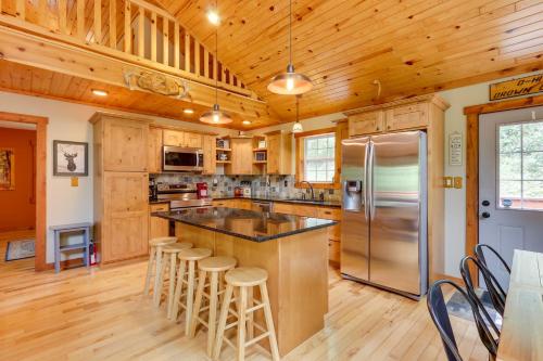 Rustic Cabin with Hot Tub - 7 Miles to Hocking Hills - image 13