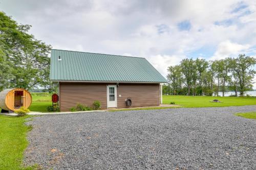 Lake Champlain Vacation Rental on Private Lot in Chazy, USA