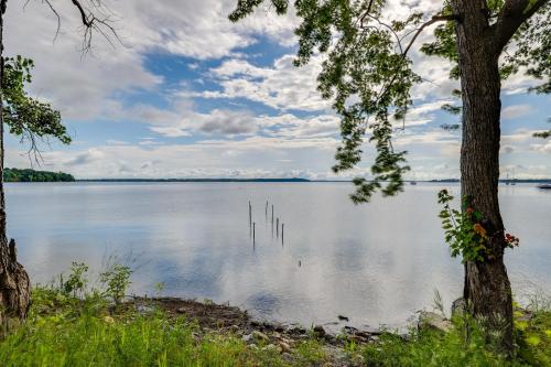 Lake Champlain Vacation Rental on Private Lot in Chazy, USA