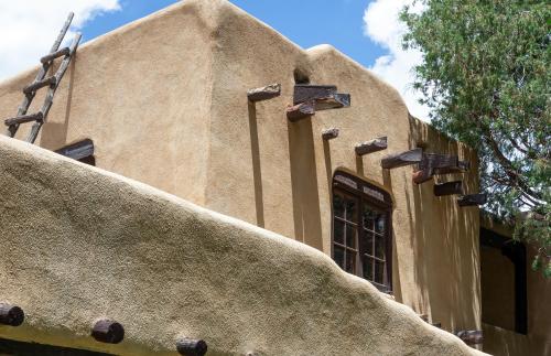 Inn on La Loma Plaza - image 7