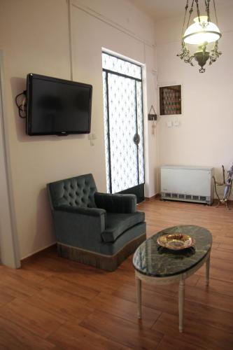Elpida Downtown Garden Villa - Historic Home Chania Center - image 5