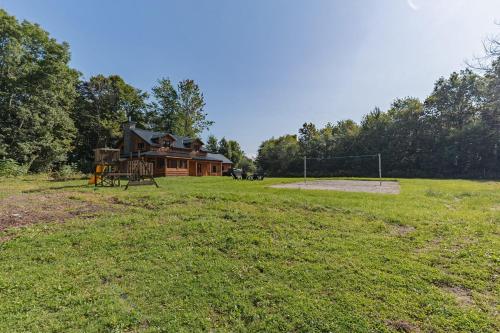 The Corzo - modern farmhouse with hot tub