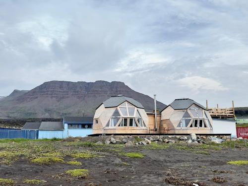 . Beach Igloo Lodges