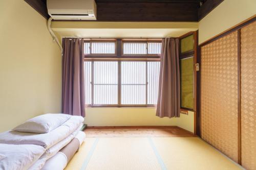 Japanese-Style Standard Room with Shared Bathroom - Non-Smoking image 6