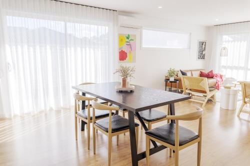 Cozy Home Close to Beach and Hobart CBD in Kingston