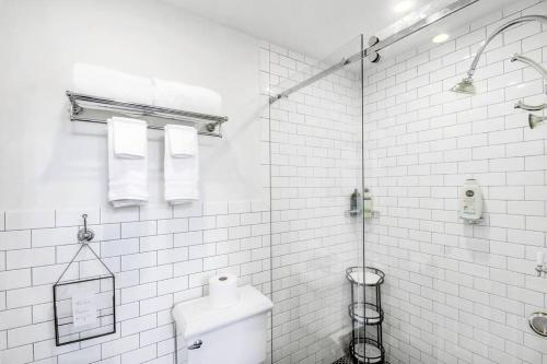 Enchanting Bungalow with Private Detached Studio, Close to South Congress! in Austin, USA