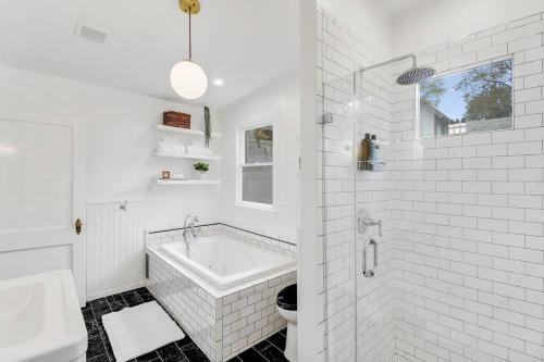 Enchanting Bungalow with Private Detached Studio, Close to South Congress! in Austin, USA