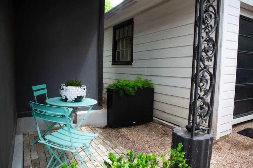 Enchanting Bungalow with Private Detached Studio, Close to South Congress! in Austin, USA