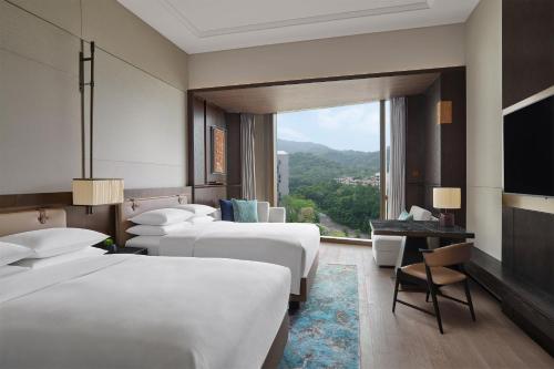 Premium Double Room with Two Double Beds - High Floor room in Guangzhou Marriott Hotel Baiyun