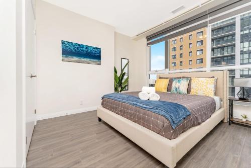 Upscale 1BR Condo - Balcony - Near Victoria Park