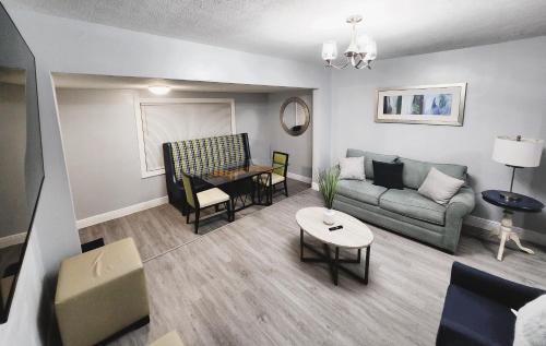 Cozy 3 Bedroom house near Airport/Raymond Stadium/Downtown. in Tampa, USA