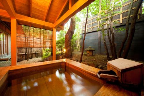 room detail thumbnail 1