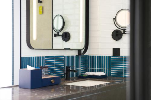 room detail thumbnail 2