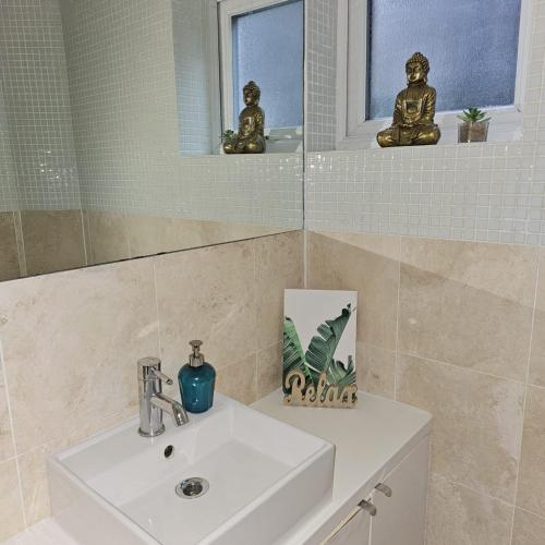 The Orange Garden 2 bed Serviced Apartment near Notting Hill Portobello Market - image 31