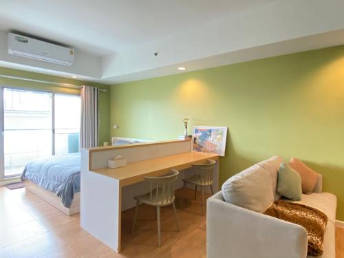 Baan Nonzee Condo Kingsize bed Big room in Sathorn