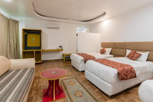 Deluxe Double or Twin Room image 4