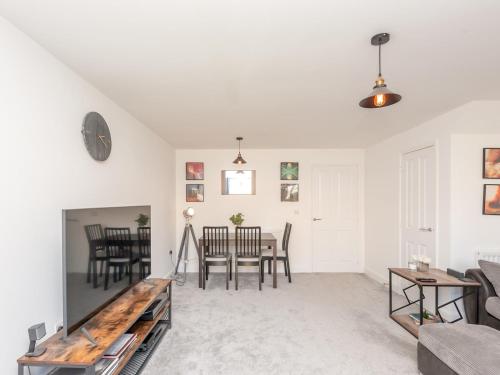 Bramhope Haven - new home next to Golden Acre Park - Pass the Keys