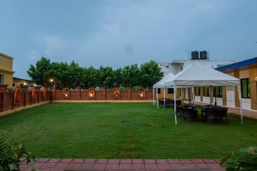 정원, Hotel Ratnasambhava in 룸비니