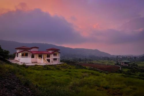 Colonial Villa pet friendly 3 bhk with outstanding views