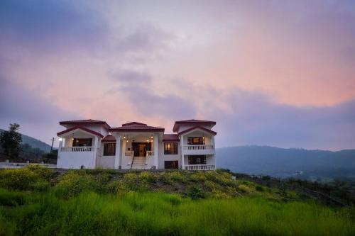 Colonial Villa pet friendly 3 bhk with outstanding views near The Oven, Pawna Dam, Lonavala