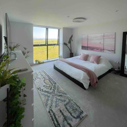 Seafront apartment with spectacular views in Rest Bay