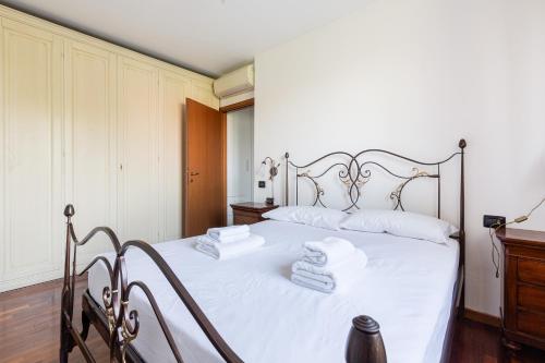 Apartment with Balcony nearby M3 Subway Yellow Line, Milano (foto 5)