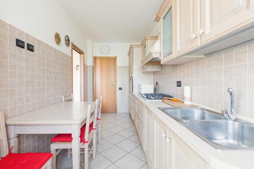 Apartment with Balcony nearby M3 Subway Yellow Line, Milano (foto 8)
