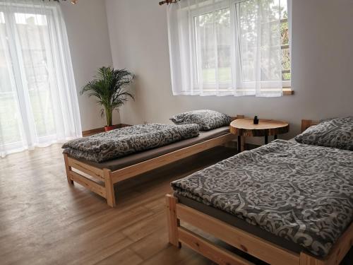 5 twin beds