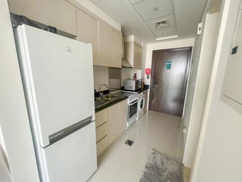 Modern Condo With Wide City Views From Balcony, Dubái (foto 7)