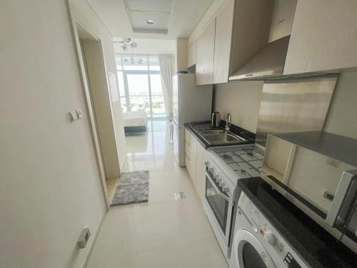 Modern Condo With Wide City Views From Balcony, Dubái (foto 4)