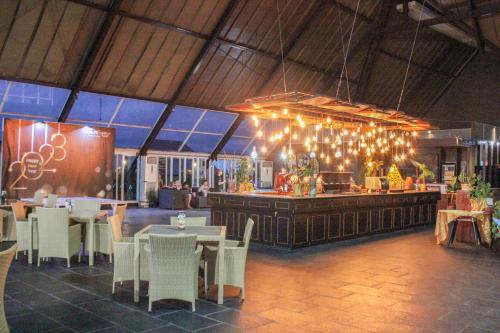 Restaurant, Kutabex Beachfront Hotel in Bali