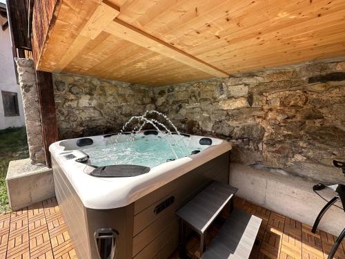 Pezsgőfürdő, Chalet Brünig (Chalet Brunig) in Meiringen