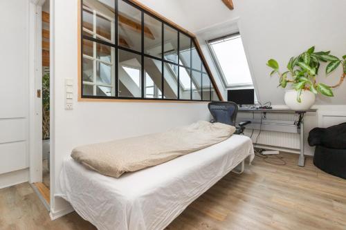 Come Stay in Penthouse With Room For 2-People near Læge Philipp Harbig