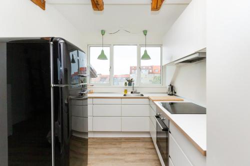 Kitchen, Come Stay in Penthouse With Room For 2-People near Læge Philipp Harbig