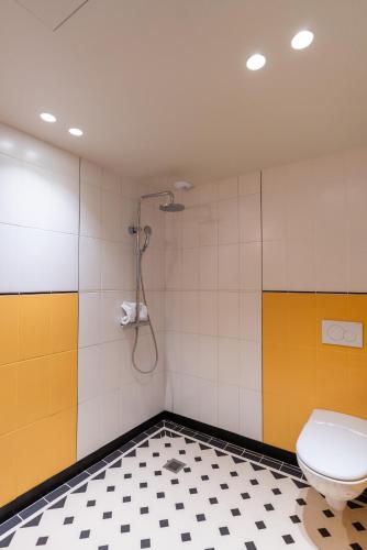room detail thumbnail 2