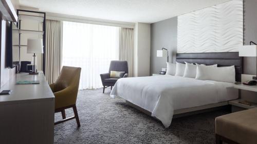 Larger Guest room, 1 King, High floor