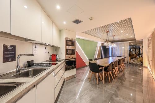 keuken, AmazINN Madrid Chamberi in Chamberi