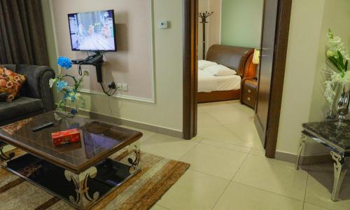 Two-Bedroom Apartment (4 Adults + 2 Children) image 3
