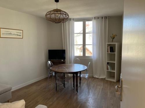 Shared lounge/TV area, Les marronniers appartement centre Saumur bord de Loire in Ile Offard