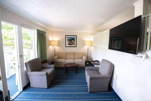 Days Inn by Wyndham Bar Harbor - image 2