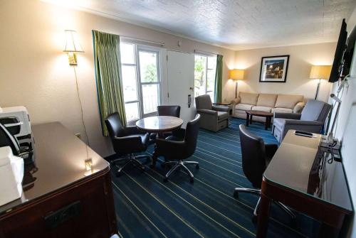 Days Inn by Wyndham Bar Harbor - image 11