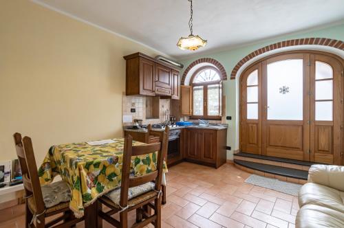  Bright Flat with Private parking! in Lucca