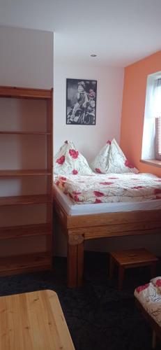 1 double bed, 1 twin bed