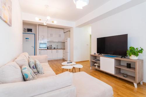 2 bedrooms, 5 beds