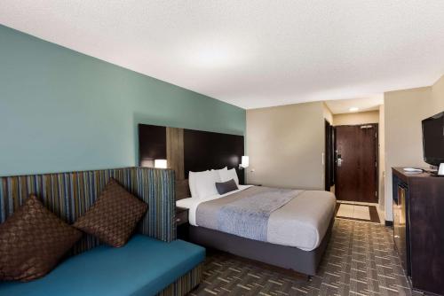 Quality Inn - image 9