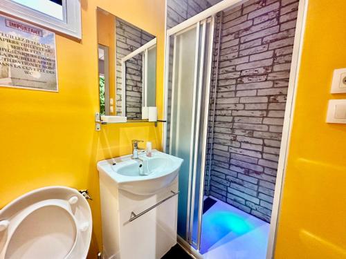 Душ, Gîte charmant avec piscine (Gite charmant avec piscine) in Lamentin