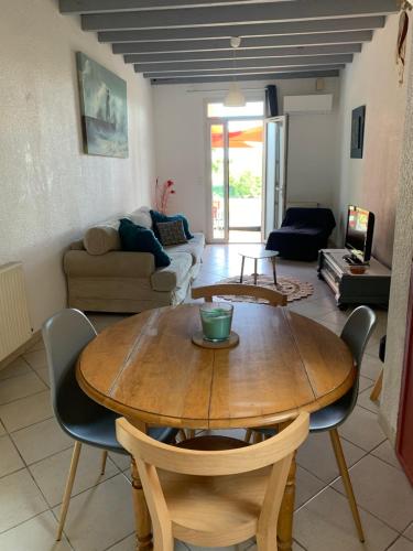 Maison cocoon avec jacuzzi prive vue Dordogne in Castillon-la-Bataille