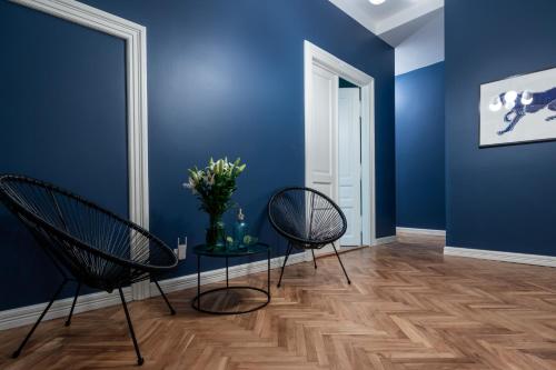 Barbacan Suites - Old Town Apartments - by Upstairs 4